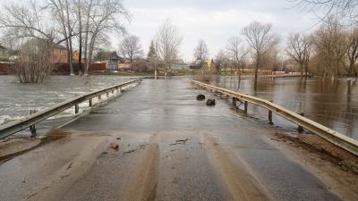 Под воду ушли мосты в Михайлове и у села Пустотино в Кораблинском районе